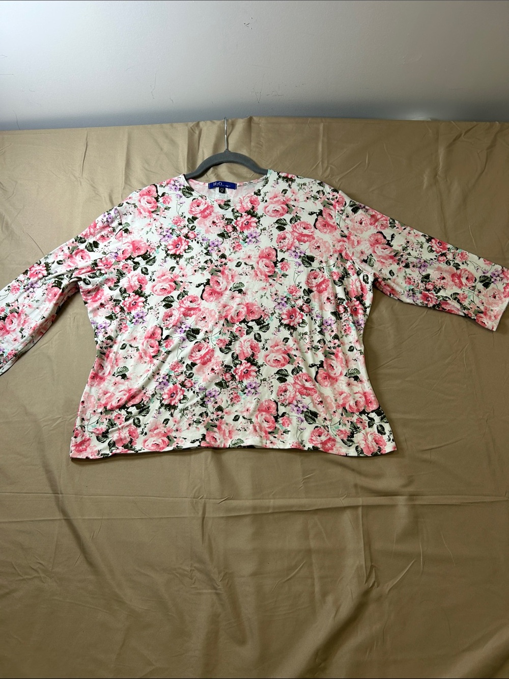 H2O in style Women's Pink Floral Long-Sleeve Crewneck Top 3/4 sleeves